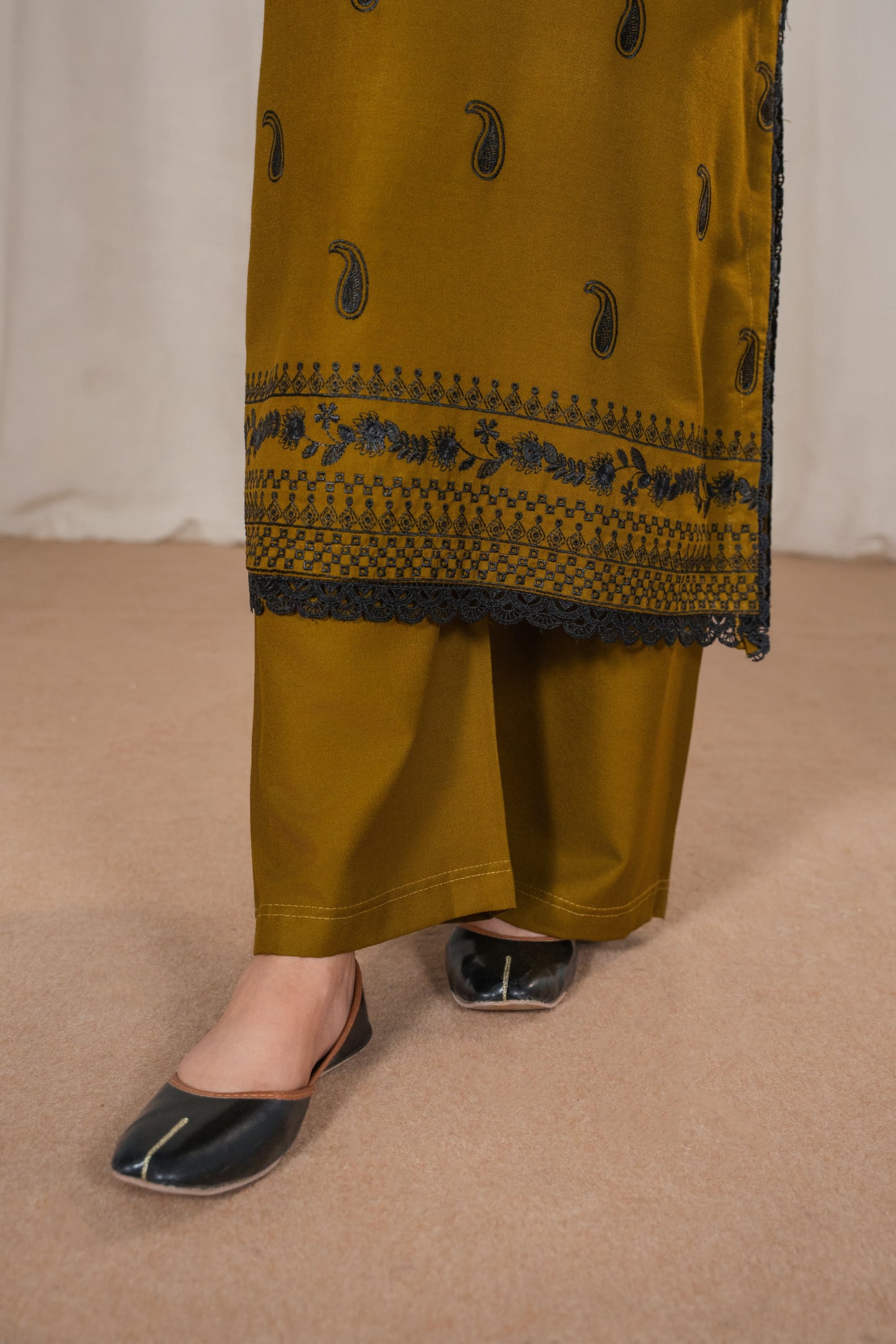 ZAITOON EMBROIDERED SHAWL 3PC