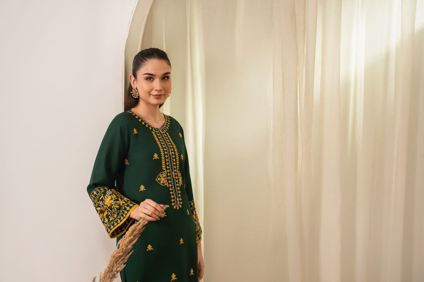 GLAMOUR GRACE EMBROIDERED 2PC