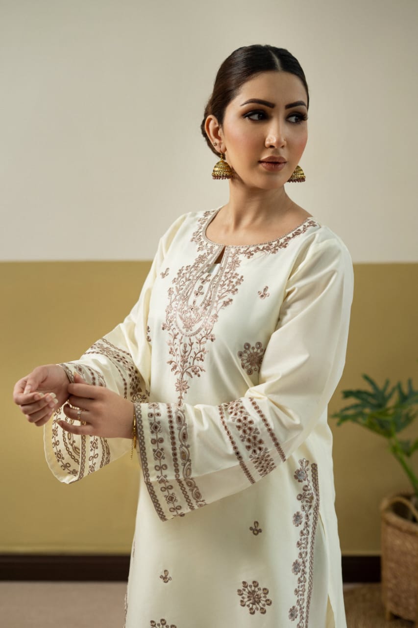 CREAM VILA EMB 2PC