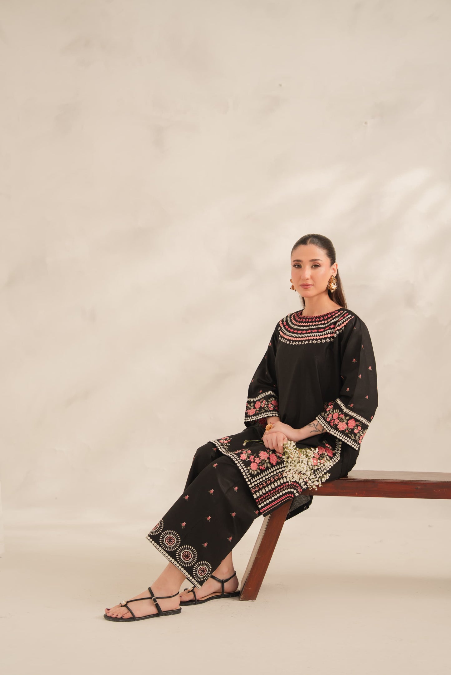BLACK ROLL EMB 2PC
