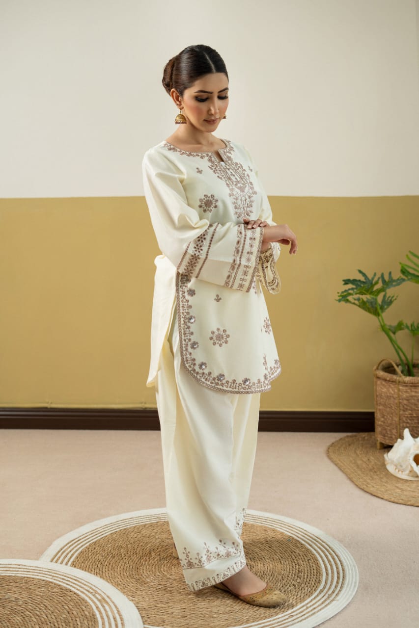 CREAM VILA EMB 2PC