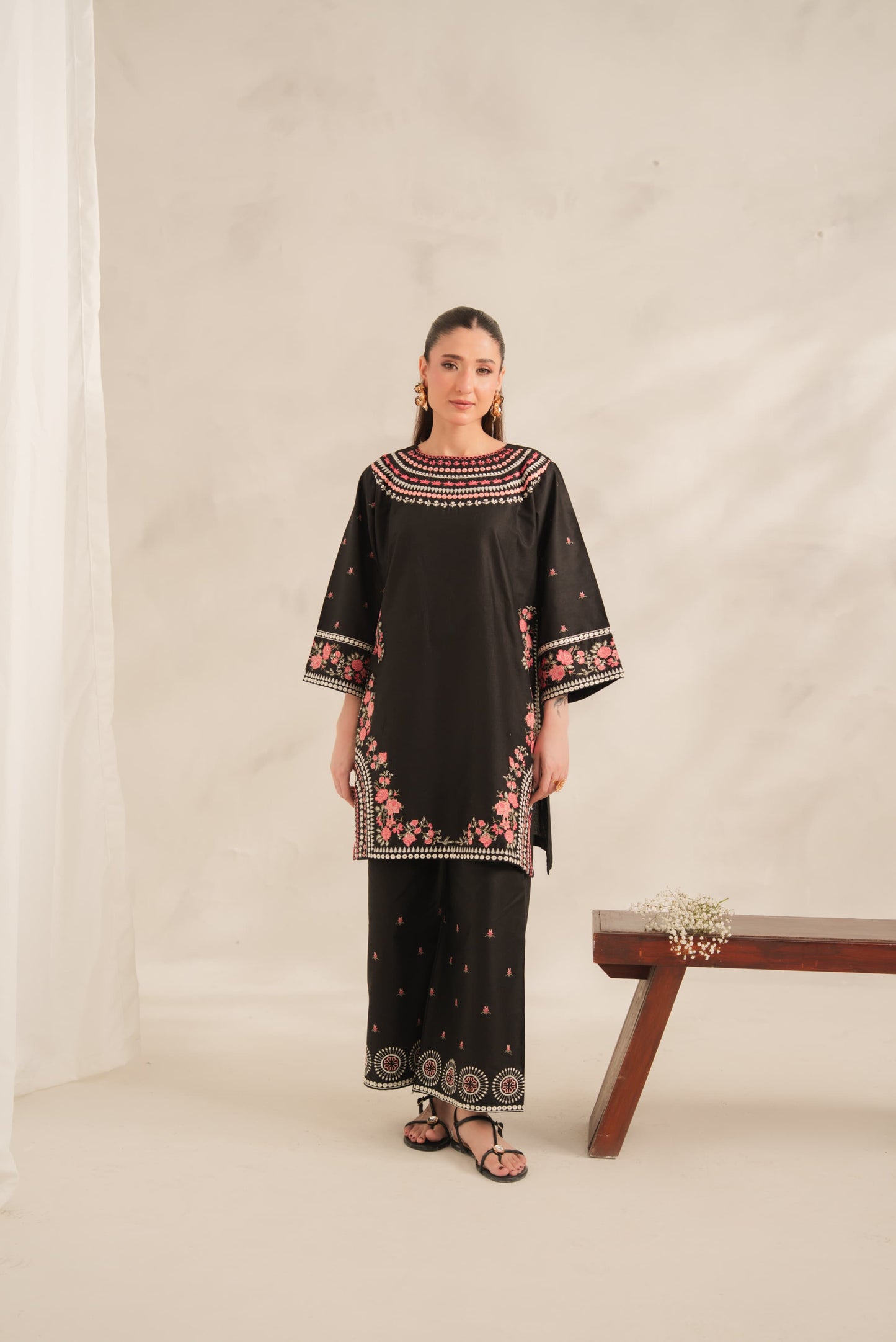 BLACK ROLL EMB 2PC