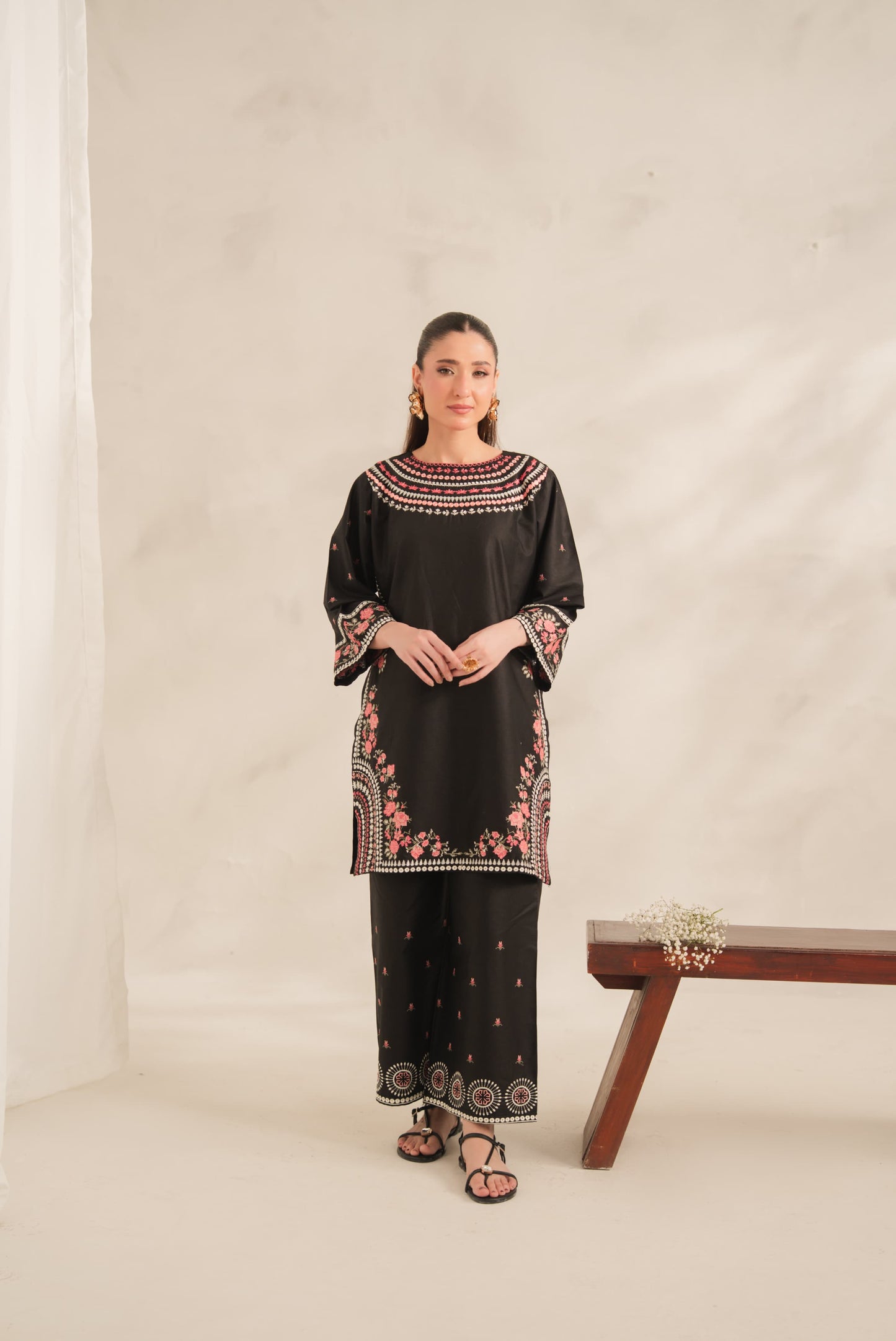 BLACK ROLL EMB 2PC